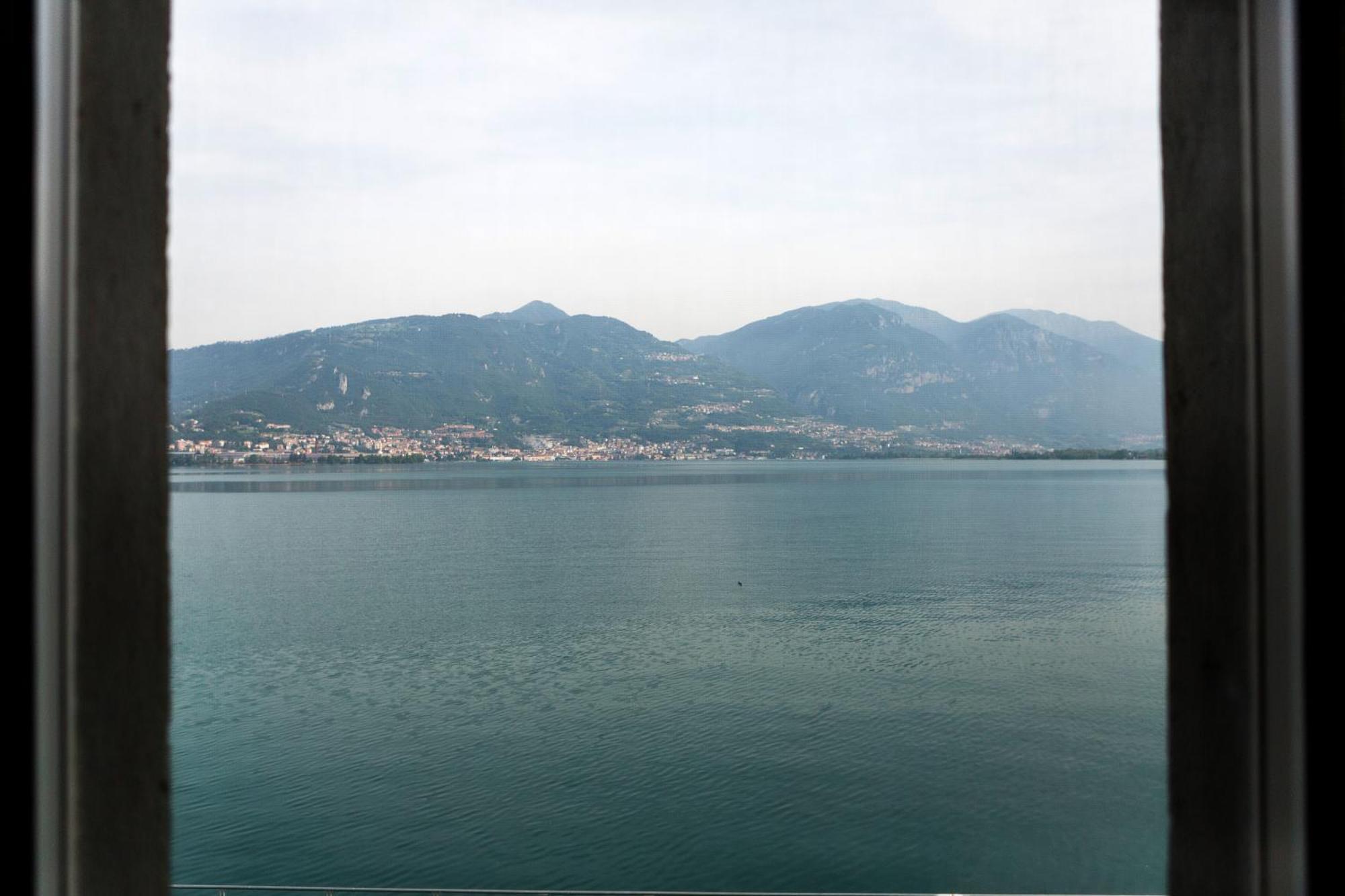 Lakefront Home Residenza Il Gallo In Riva Al Lago Pisogne Dış mekan fotoğraf