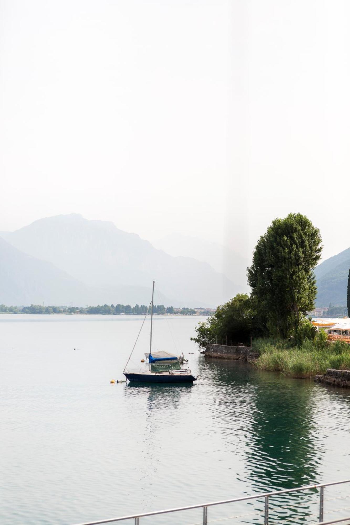 Lakefront Home Residenza Il Gallo In Riva Al Lago Pisogne Dış mekan fotoğraf
