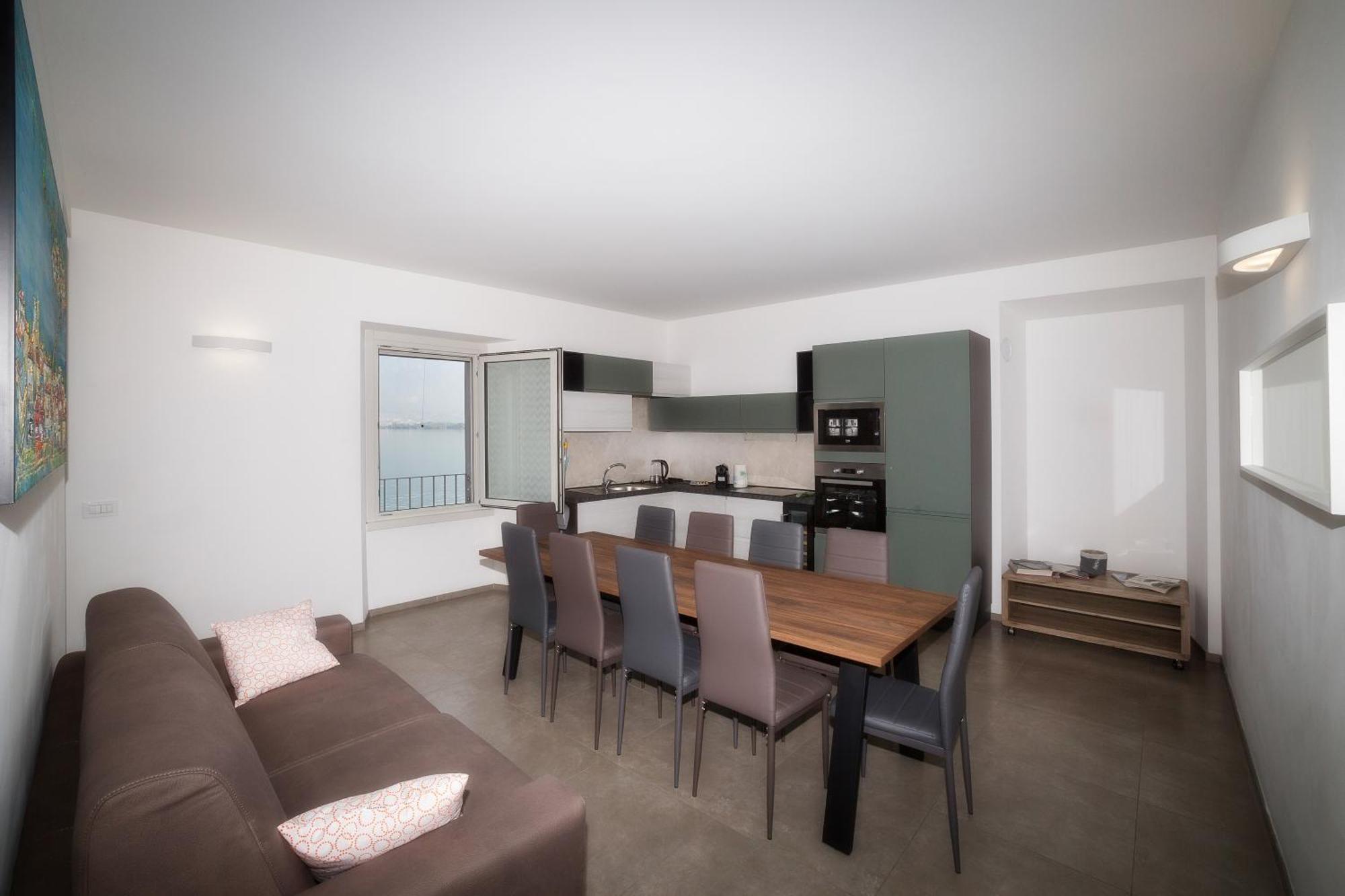 Lakefront Home Residenza Il Gallo In Riva Al Lago Pisogne Dış mekan fotoğraf